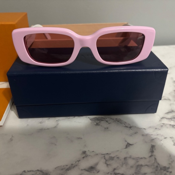 Louis Vuitton X TM Multigram Cat Eye Sunglasses Pink - Picture 5 of 5